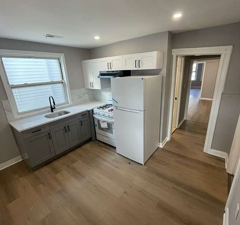 1st image of 34 N 18th St #2C