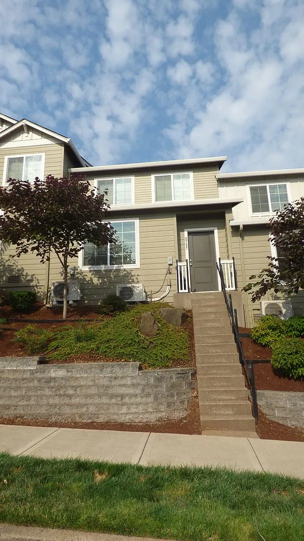 3 Bed 2.5 Bath townhome in South Salem! — Photo 3