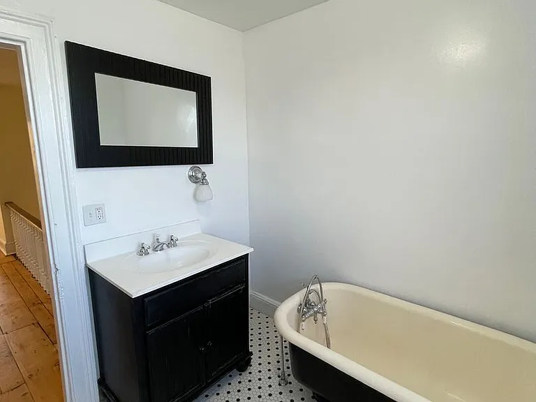 166 Montgomery St — Photo 14