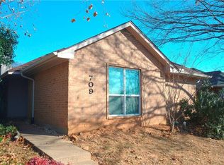 709 Red Oak Dr, Lewisville, TX 75067