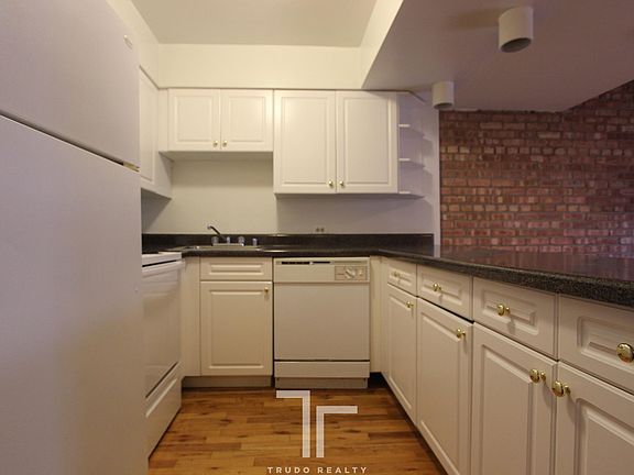3rd image of 1220 N La Salle Dr APT 04E