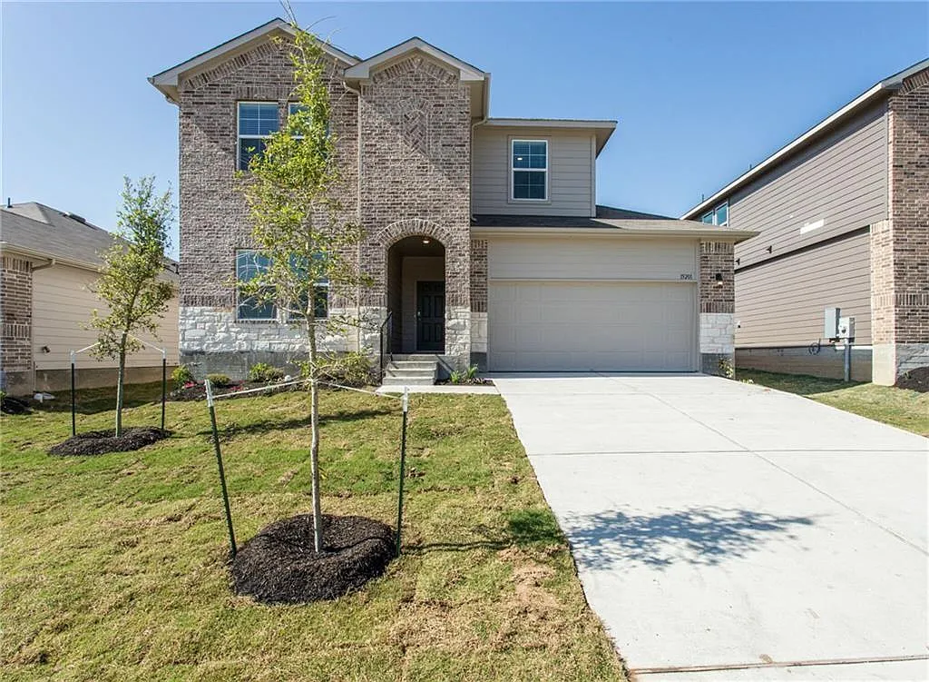 4 bed, 3.0 bath, 2357 sqft, $2,095 — Photo 2