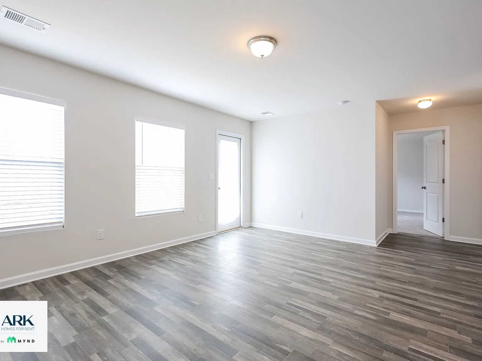 4 bed, 2.0 bath, 1400 sqft, $1,735 — Photo 3
