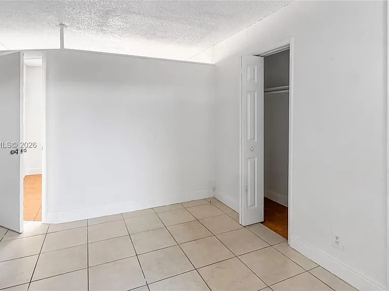 4081 N Dixie Hwy #20 — Photo 2