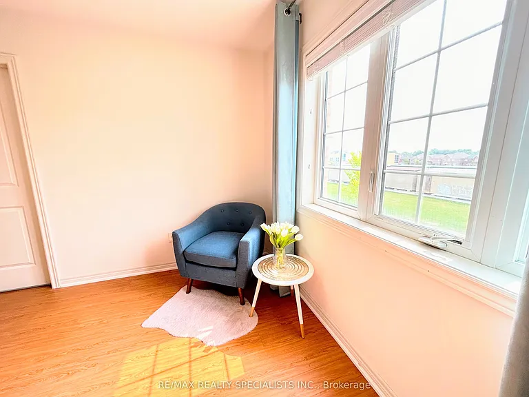 55 Dufay Rd — Photo 16