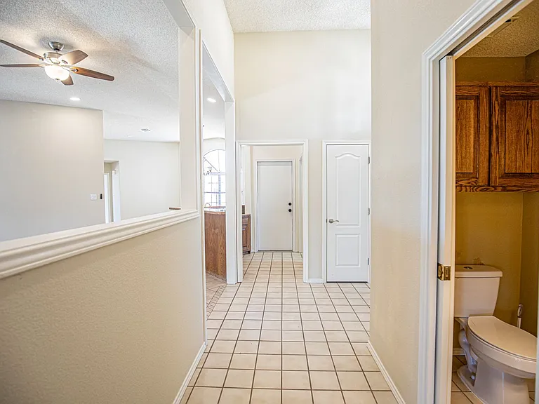 712 Caprock Ct — Photo 14