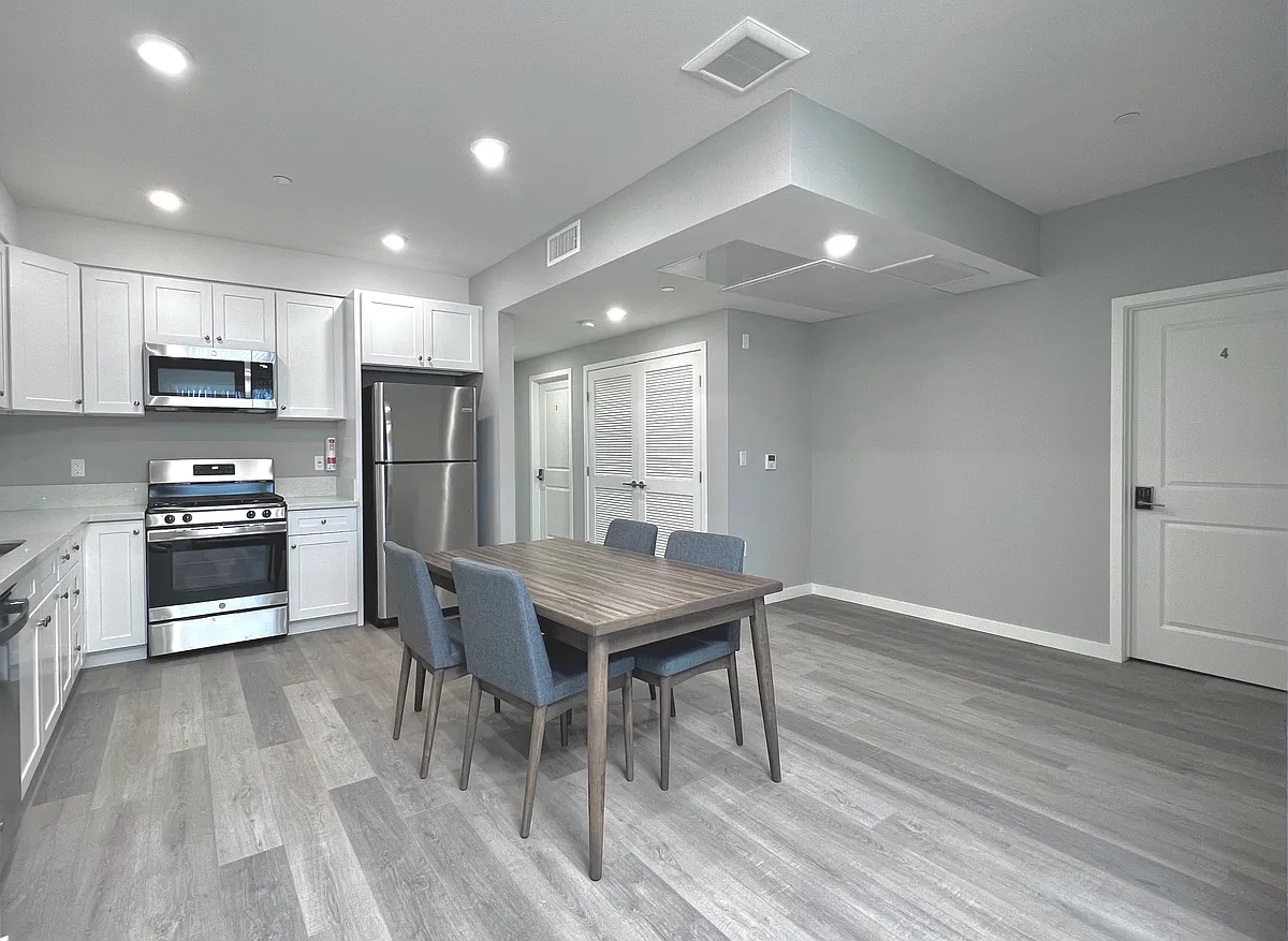 Building Photo - 1370 W 35th Pl