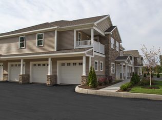 4 Stoneledge Dr APT 2, Troy, NY 12182