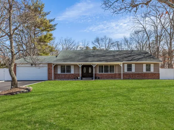 1220 Carlls Straight Path, Dix Hills, NY 11746