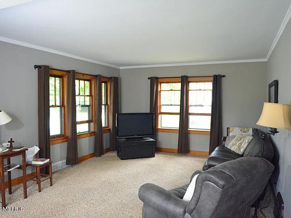 4th image of 4731 64th St