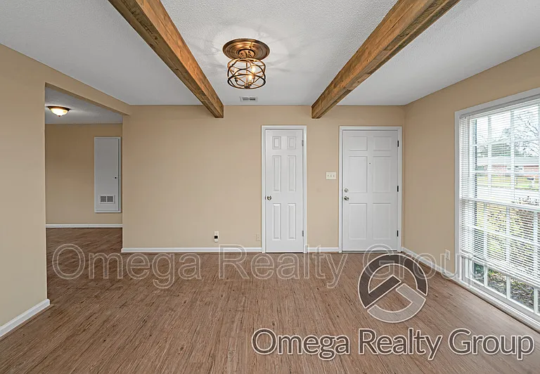 1265 Adell St — Photo 9