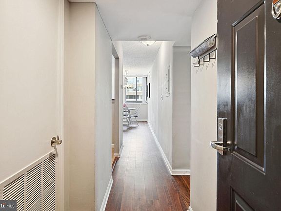 4th image of 1001 N Randolph St APT 301
