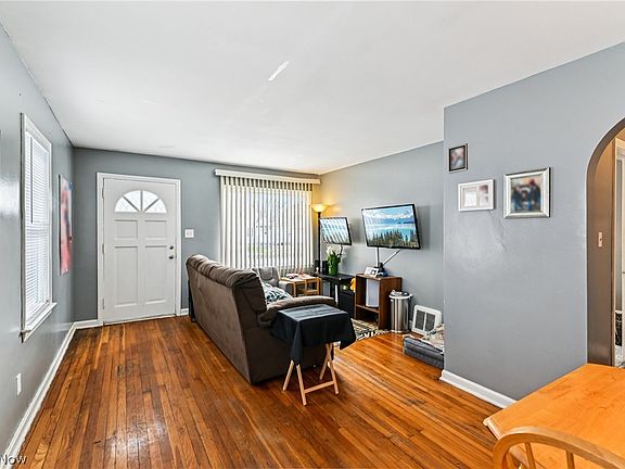 5th image of 870 E Archwood Ave