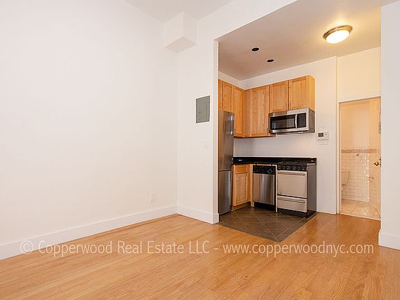 3rd image of 405 E 87th St APT 1D