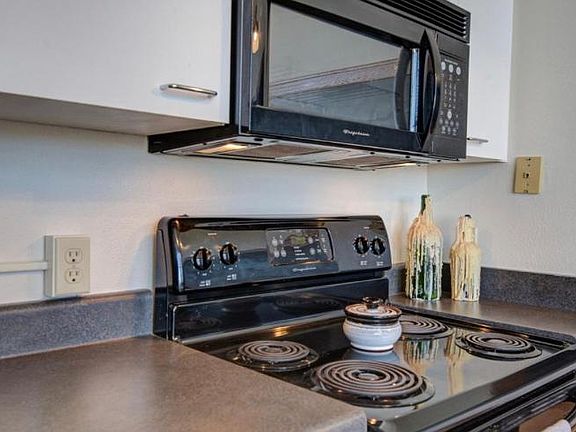 5th image of 100 Broadway Blvd NE APT 204
