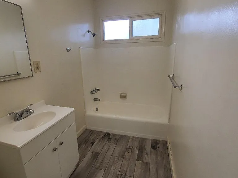 15908 Sherman Way #5 — Photo 7