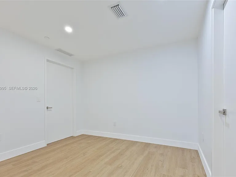 700 NE 24th St #5402 — Photo 30