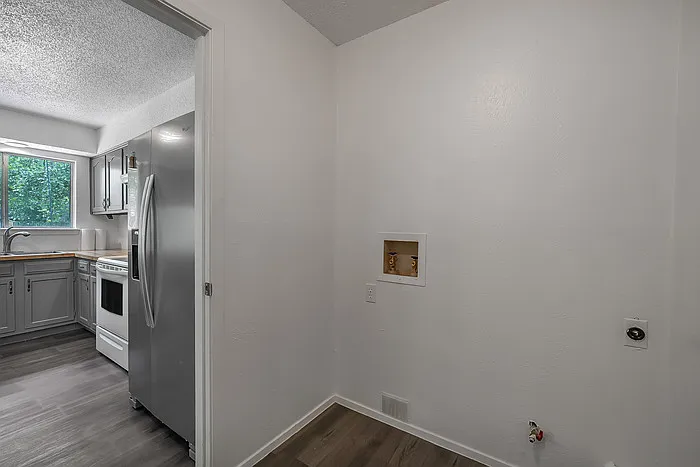 4209 Harcourt Dr — Photo 5