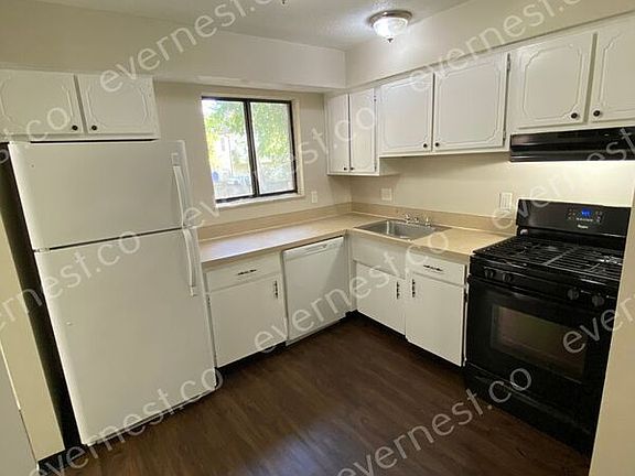 4th image of 144 Stornoway Dr E