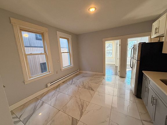 3rd image of 482 Kennedy Blvd #2R