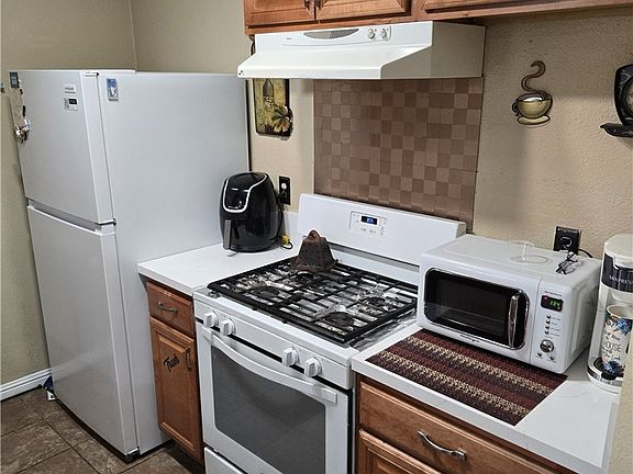 4th image of 16377 Lakeshore Dr Unit 5C