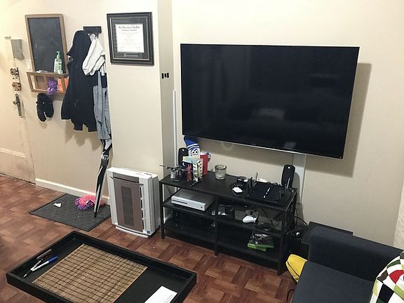 2nd image of 3735 Crescent St APT 33