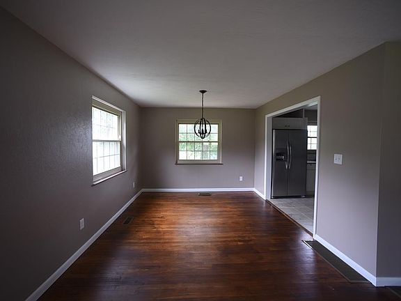 3rd image of 525 N Lilly Dr