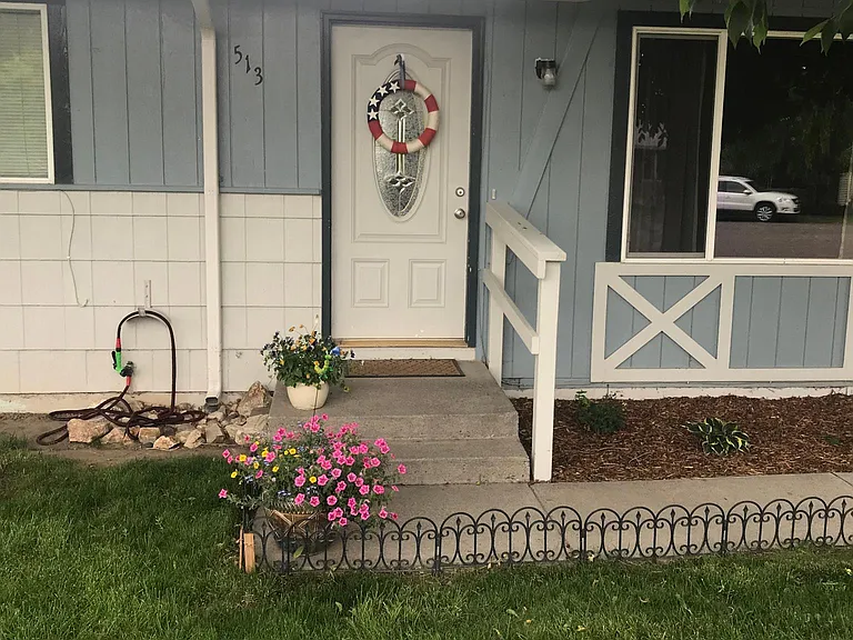 513 Bailey Dr — Photo 2