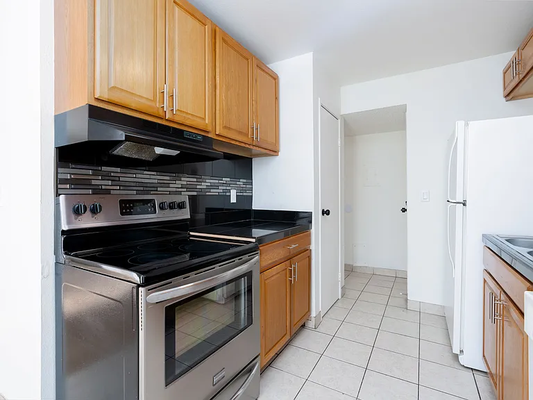 4606 Neil Rd #185 — Photo 8