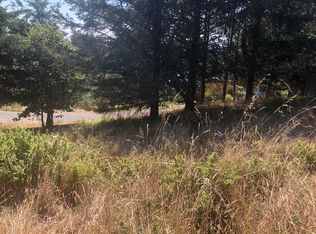 42 Vista Rd, Whitethorn, CA 95589