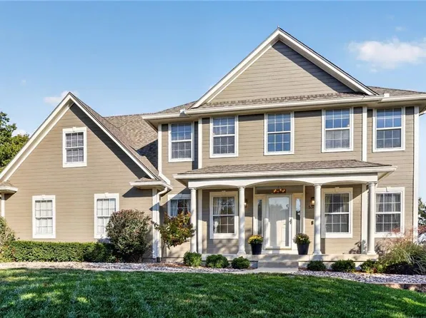 5304 NE Holiday Dr, Lees Summit, MO 64064