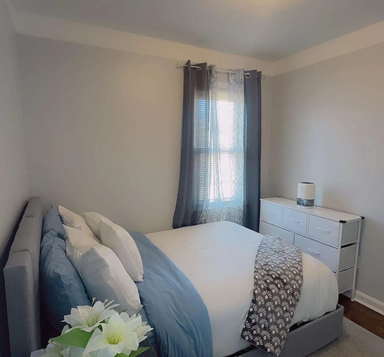 4 bed, 1.0 bath, 1074 sqft, $771 — Photo 2