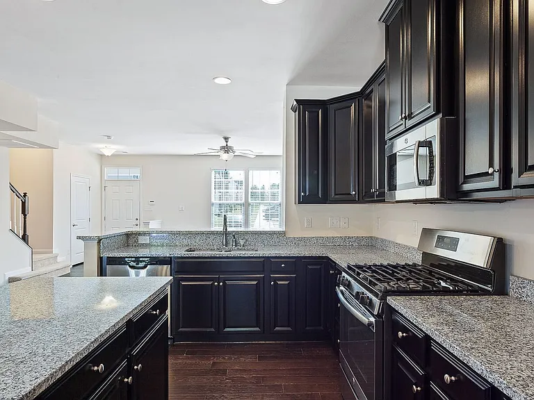8076 Creekside Village Dr — Photo 7