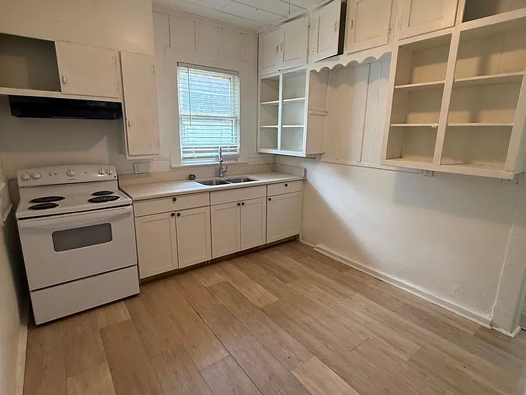 1380 Live Oak Ave — Photo 3