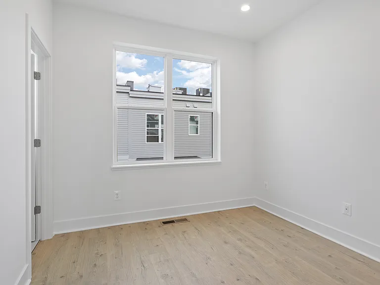 2064 Tysons Ridgeline Rd — Photo 31