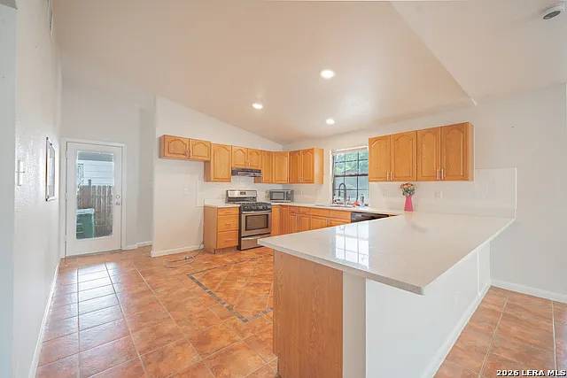 3 bed, 2.0 bath, 1612 sqft, $1,600 — Photo 3