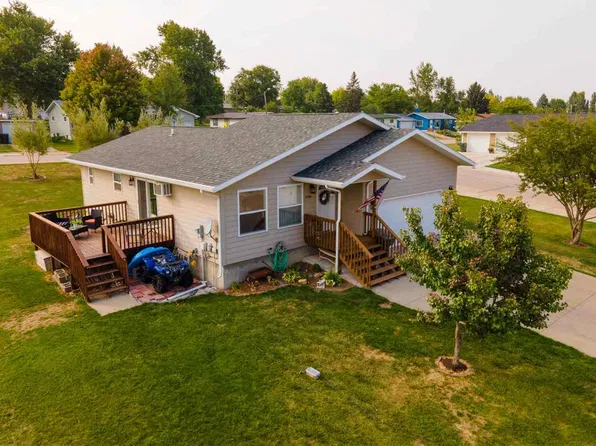 2104 Johnny Cir, Belle Fourche, SD 57717