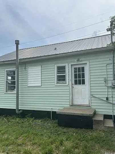 2 bed, 1.0 bath, 800 sqft, $855 — Photo 2