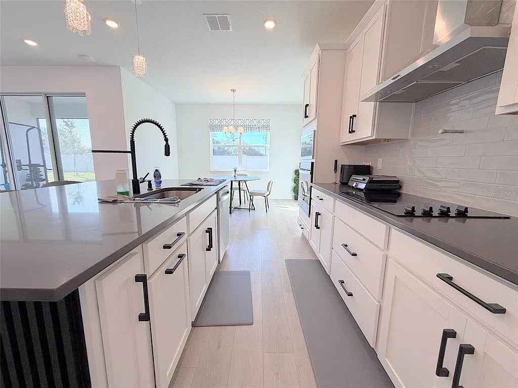 4 bed, 3.5 bath, 2759 sqft, $3,900 — Photo 3