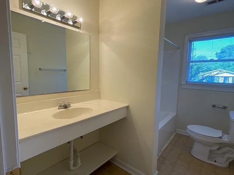 2721 Atlantic St — Photo 9