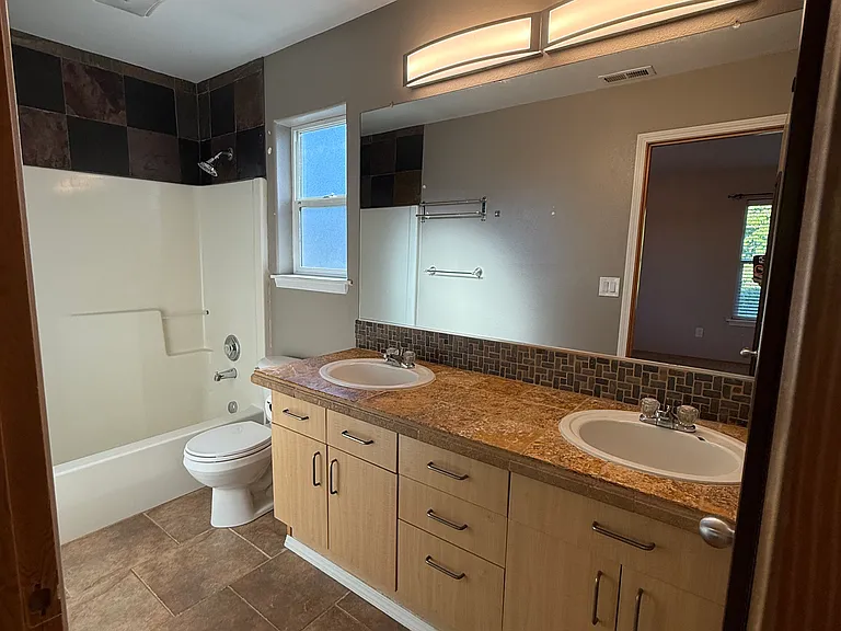 21421 SE Oak St — Photo 15