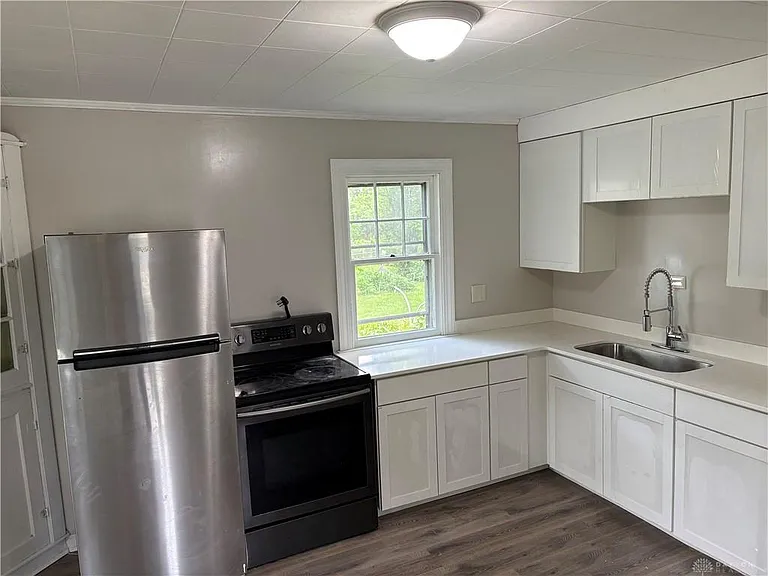 1407 Arlington Dr — Photo 2