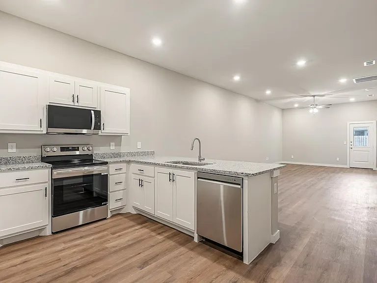 2651 Baron Ave — Photo 4