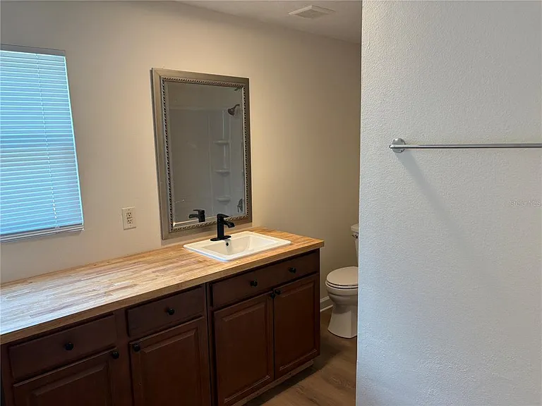 1100 Jamela Dr #B — Photo 16