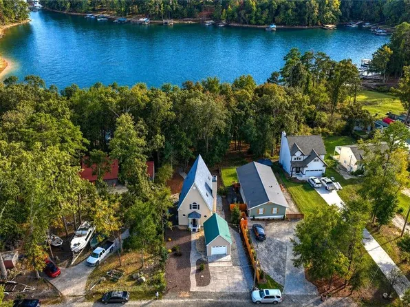 6980 Diana Cir, Gainesville, GA 30506