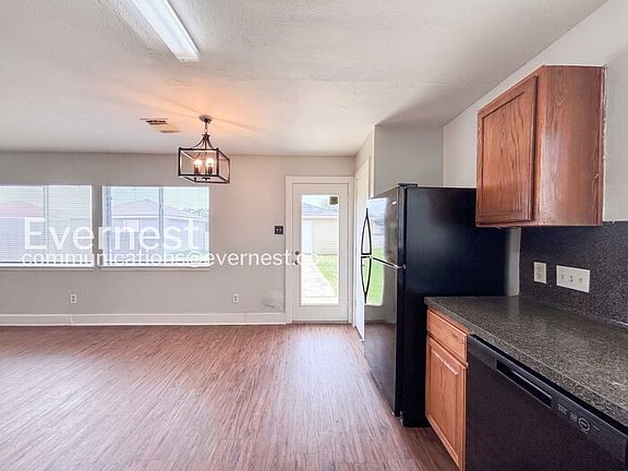 4th image of 1043 Grassy View Dr