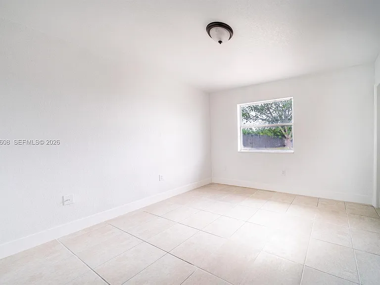 705 NW 13th Ter — Photo 28