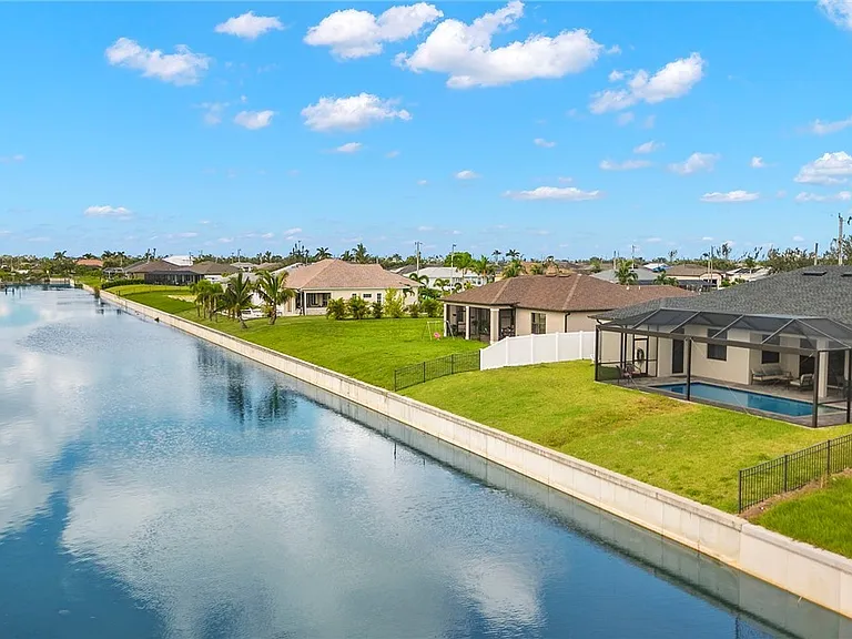 1137 SW 18th Ct — Photo 29