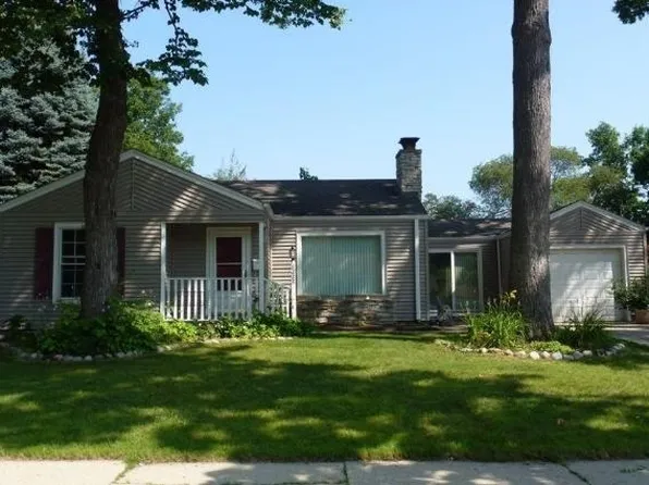 8222 W Locust St, Milwaukee, WI 53222