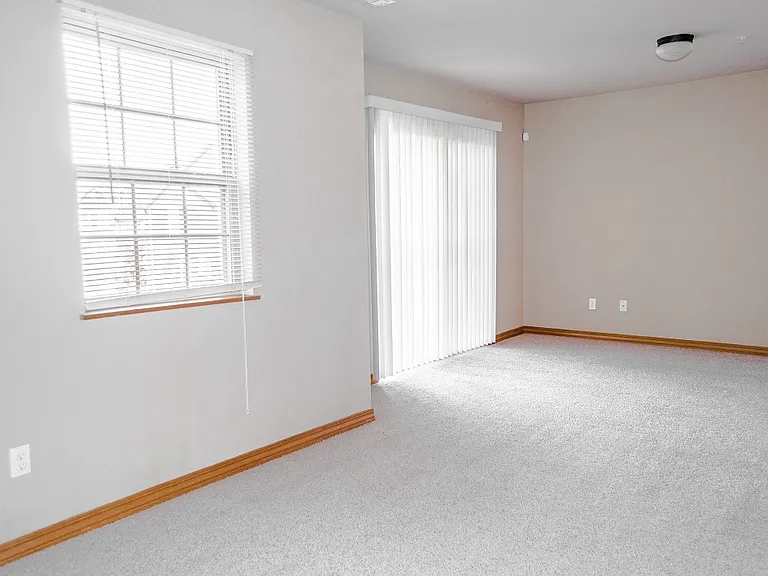 2869 W Hillshire Dr — Photo 5